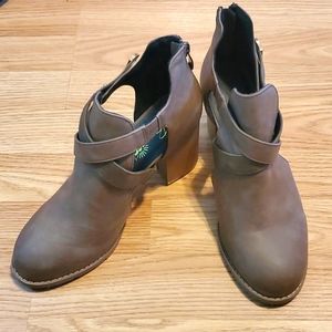 5 for $20 Cute Boots! 8